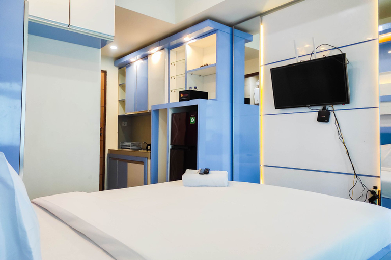 Bedroom 2, Comfortable Studio Room at Vida View Makassar Apartment By Travelio, Makassar