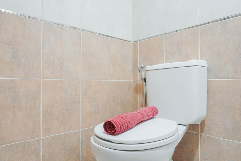 Bathroom 5, Cozy Studio Apartment with City View at Tamansari Sudirman By Travelio, Jakarta Selatan