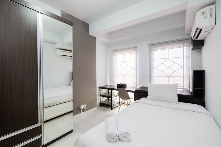 Bathroom 2, Modern and Comfy Studio Apartment at Patraland Urbano By Travelio, Bekasi
