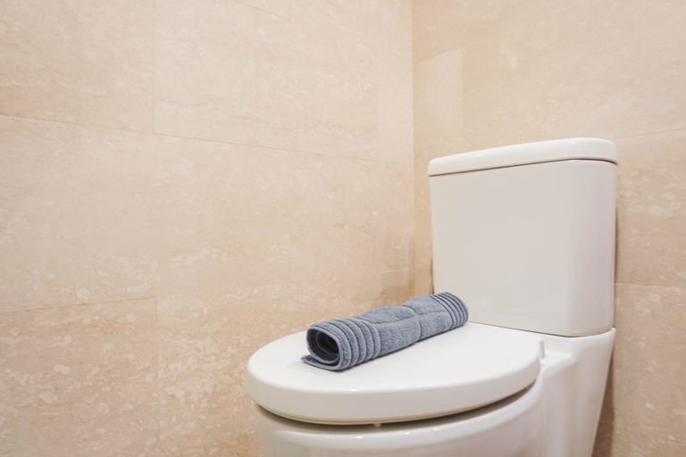 Bathroom 5, Minimalist and Strategic Studio Room at Menteng Park Apartment By Travelio, Jakarta Pusat