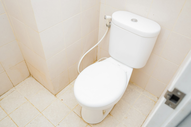 Bathroom 5, Nice and Spacious Studio at Serpong Greenview Apartment By Travelio, Tangerang Selatan