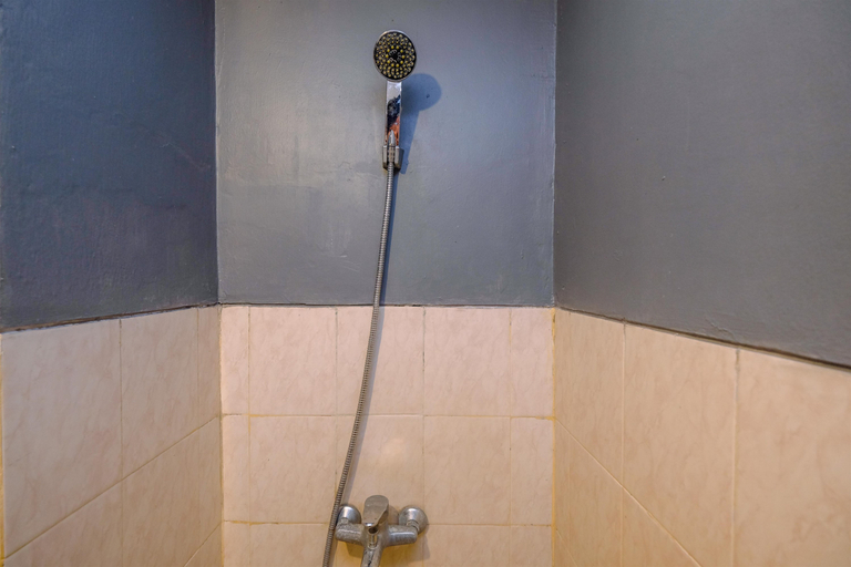 Bathroom 5, Cozy Stay Studio Apartment at Park View Condominium By Travelio, Depok