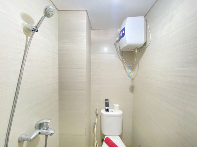 Bathroom 5, Minimalist Decor Studio Apartment at Gateway Pasteur By Travelio, Bandung