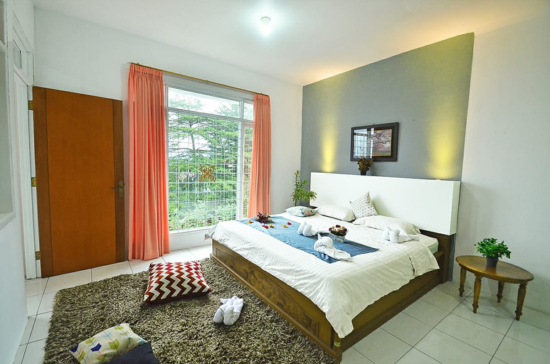 Bedroom 2, Villa Amethyst Dago Pakar P-12A 5BR with Private Pool (FAMILY ONLY), Bandung