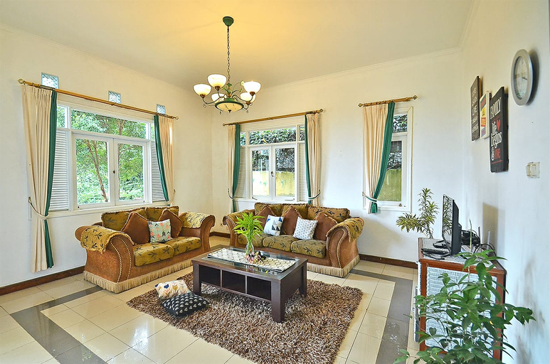 Villa Amethyst Dago Pakar P-12A 5BR with Private Pool (FAMILY ONLY), Bandung