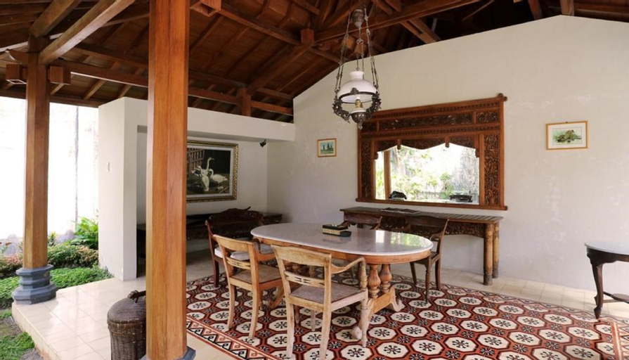 Dining Room 27