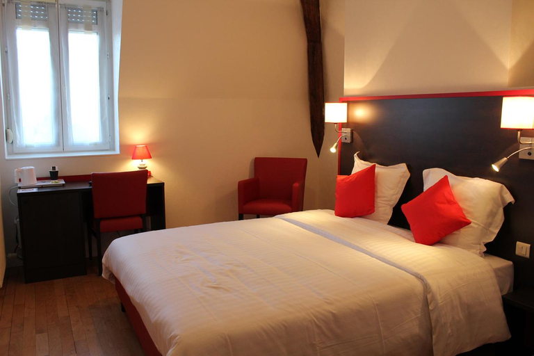 Bedroom 2, Logis Hôtel le Grand Hôtel, Sarthe