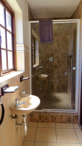 Bathroom 5, Ilita Lodge, Eden