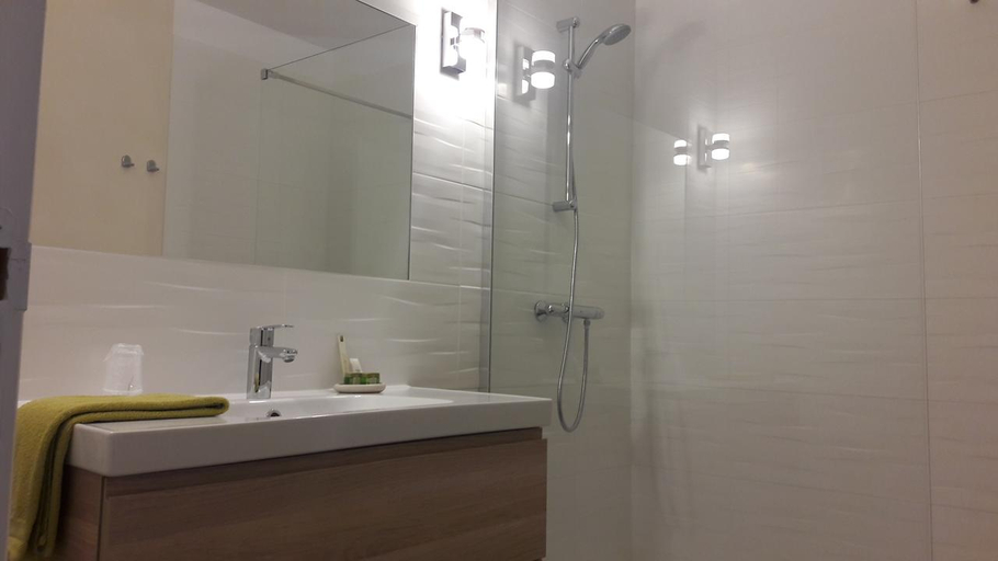 Bathroom 4, Logis Hôtel les Aubépines, Eure-et-Loir