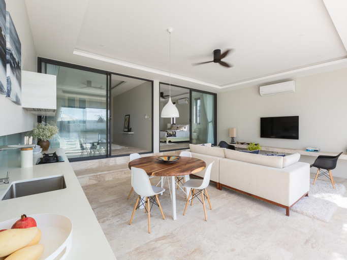 Dining Room 14