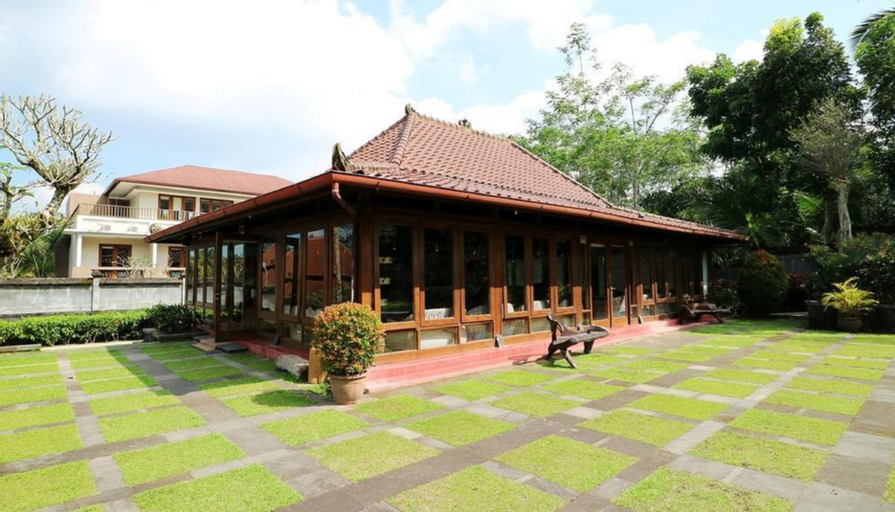 Exterior & Views 9