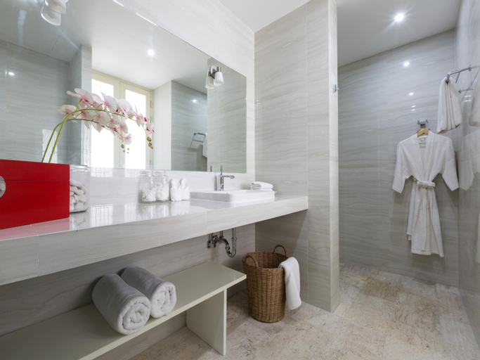 Bathroom 24