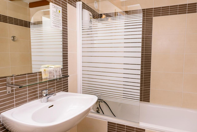 Bathroom 3, HOTEL RESTAURANT DU PONT, Tarn