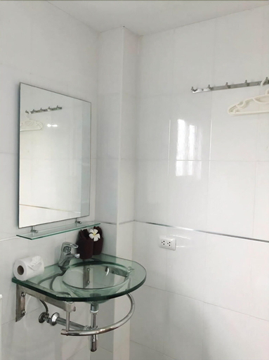 Bathroom 5, Riviera Beach Hotel, Ko Samui