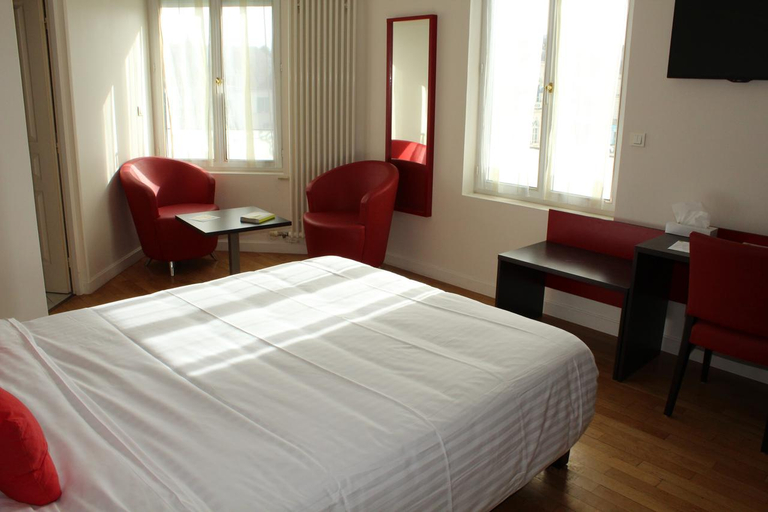 Bedroom 5, Logis Hôtel le Grand Hôtel, Sarthe