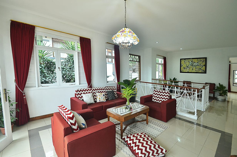 Villa Amethyst Dago Pakar P-12A 5BR with Private Pool (FAMILY ONLY), Bandung