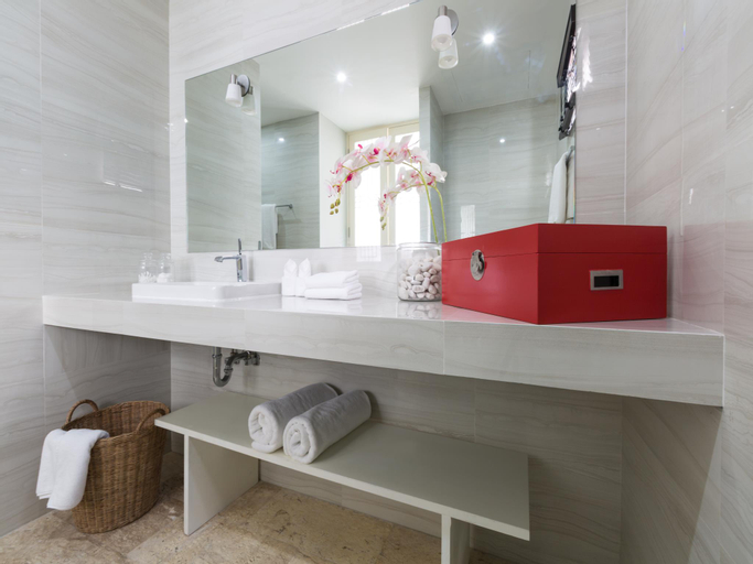 Bathroom 23