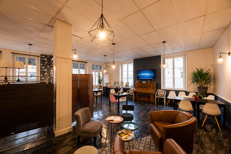 Public Area 2, Au Croissant, Indre