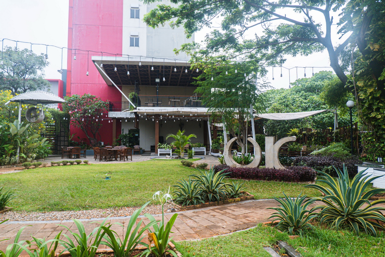 Exterior & Views 22