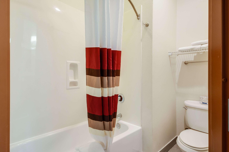 Bathroom 4, Econo Lodge Laredo, Webb