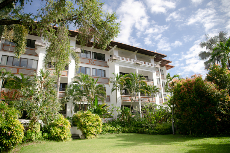 Exterior & Views 16