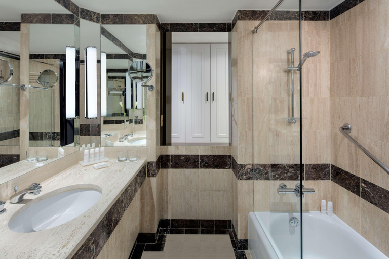 Bathroom 5, Radisson Blu Deira Creek, Dubai