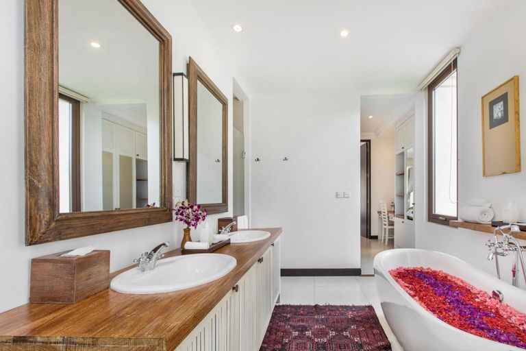 Bathroom 5, Villa Pantai Karang, Denpasar