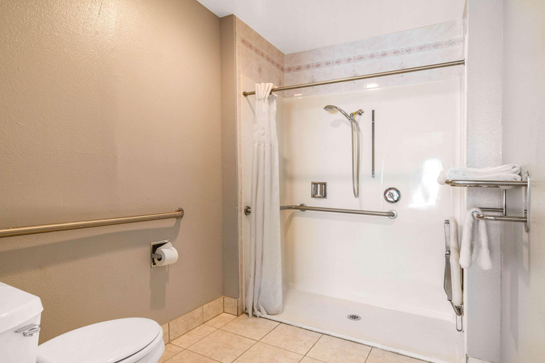 Bathroom 5, Auburn House Hotel, Placer