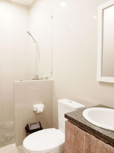 Bathroom 5, Berawa Dini Guesthouse, Badung