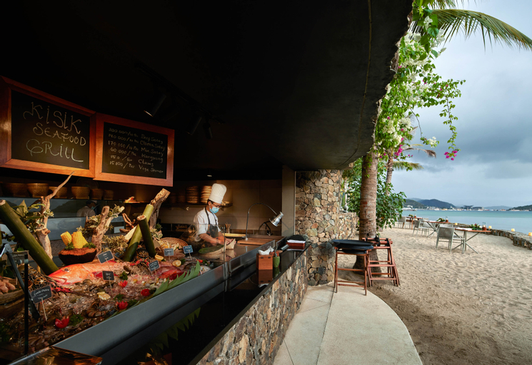 Exterior & Views 14