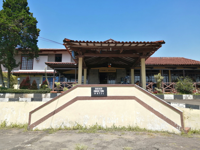 Exterior & Views 2, Hotel Lembah Nyiur Cikopo RedPartner, Bogor