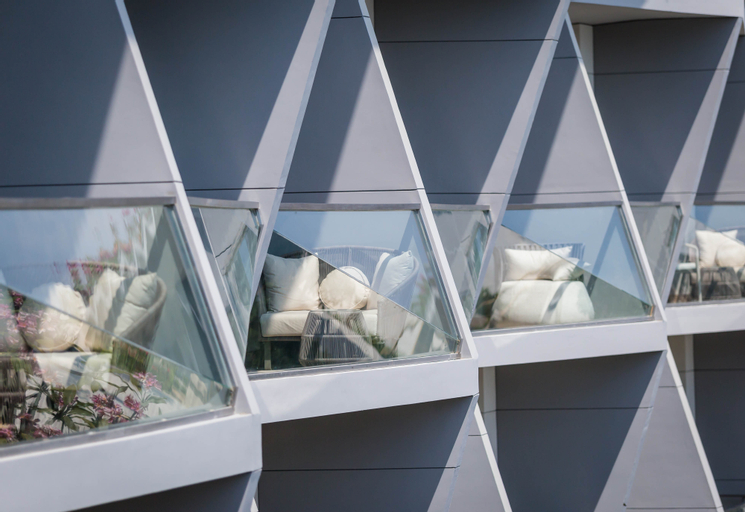 Exterior & Views 10
