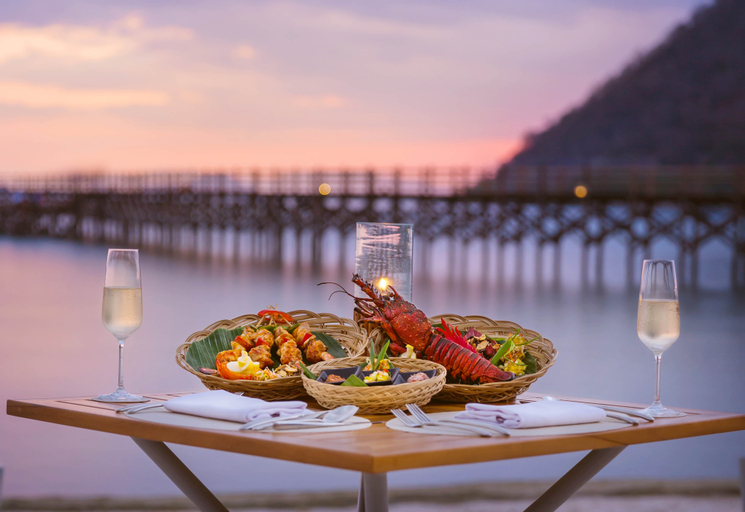 Food & Drinks