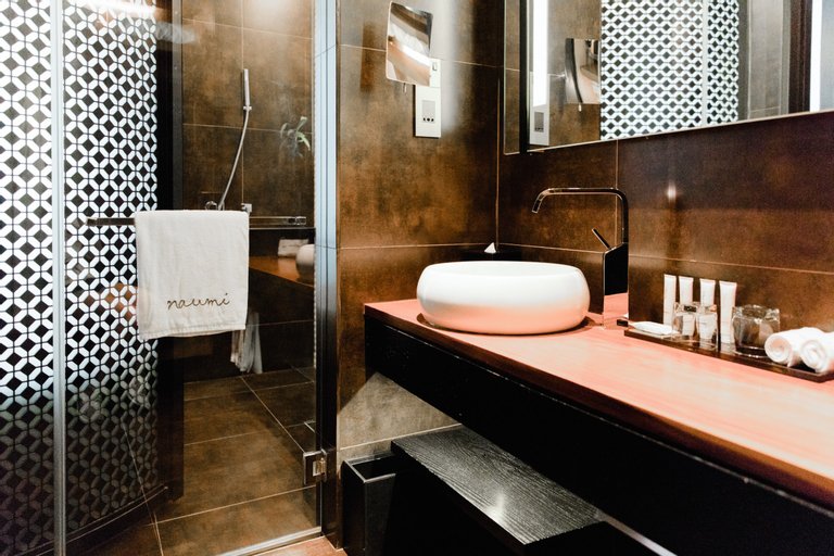 Bathroom 13