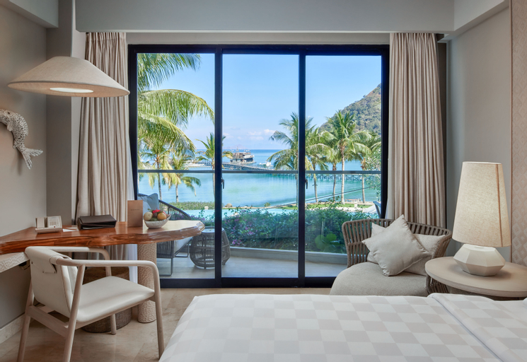 Exterior & Views 25