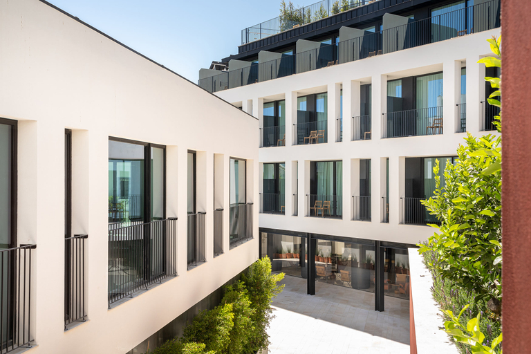 Exterior & Views