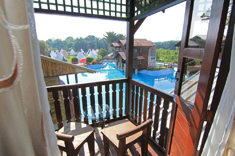 Exterior & Views 8