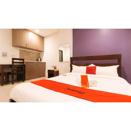 Bedroom 3, RedDoorz Plus @ Manila Shandong Hotel, Manila City