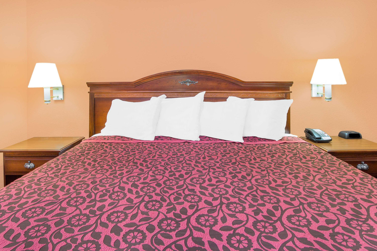 Bedroom 3, Americas Best Value Inn Kosciusko, Attala