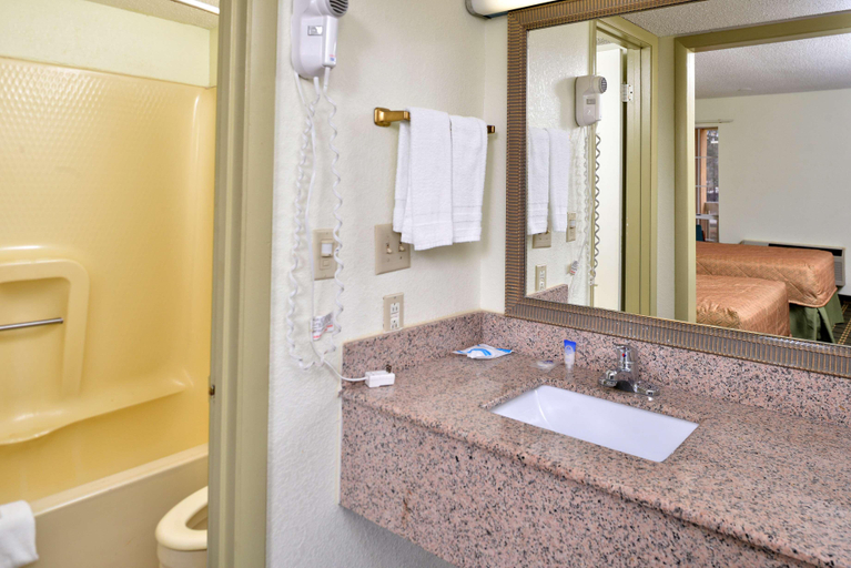 Bathroom, Americas Best Value Inn Anderson, Anderson