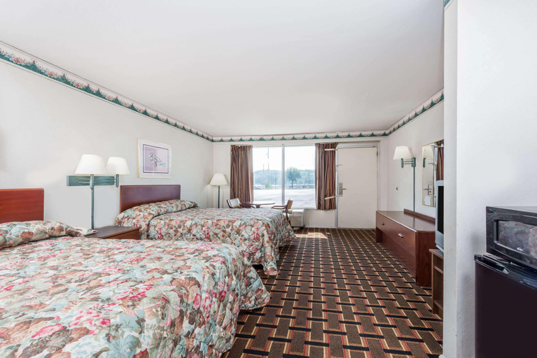 Bedroom 4, Knights Inn Cleveland, TN, Bradley
