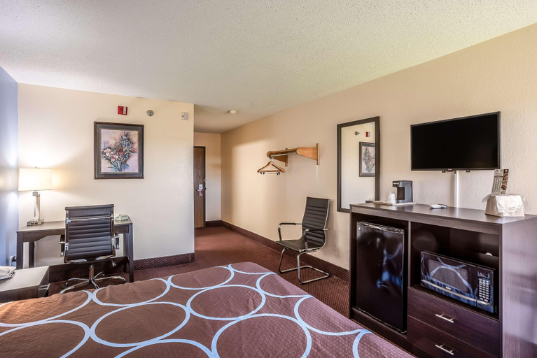 Others 5, Super 8 by Wyndham Galesburg, Knox