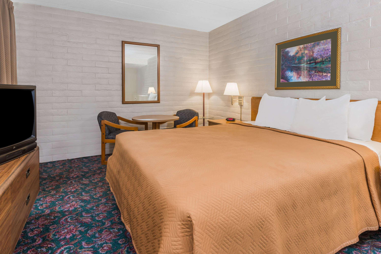 Bedroom 3, Knights Inn Dayton At Poe Ave, Montgomery