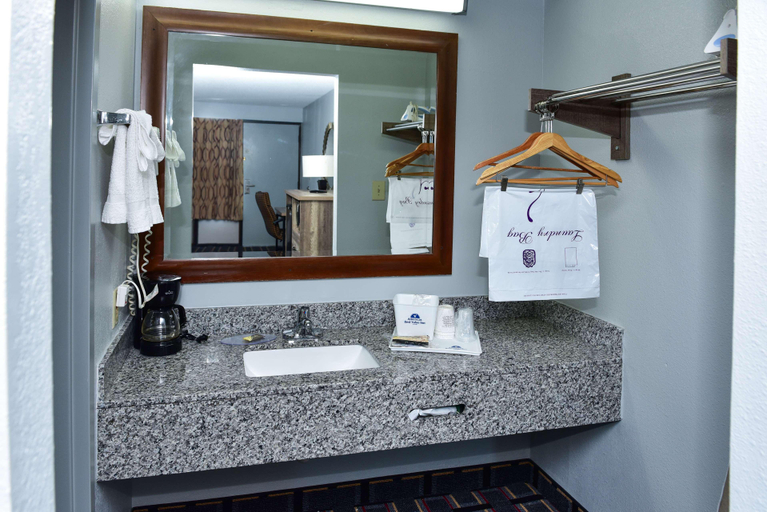 Bathroom 4, Americas Best Value Inn Douglasville, Douglas