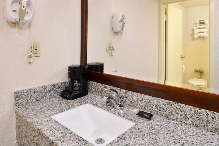 Bathroom 4, Americas Best Value Inn Augusta Historic Downtown, Richmond