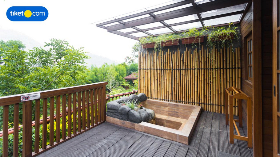 Exterior & Views 17