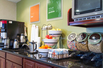 Comfort Inn, Hall