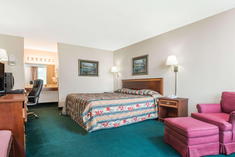 Bedroom 3, Knights Inn - Wabash, Wabash