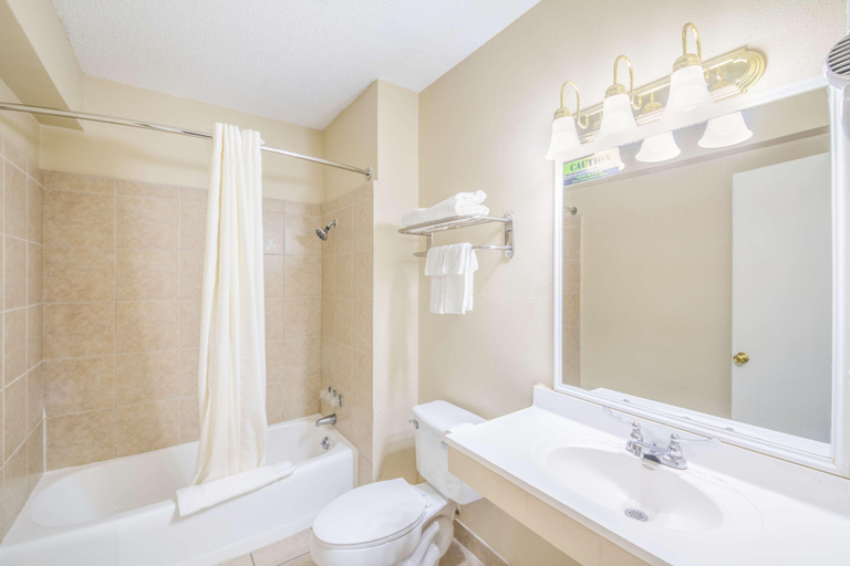 Bathroom 3, Americas Best Value Inn Giddings, Lee