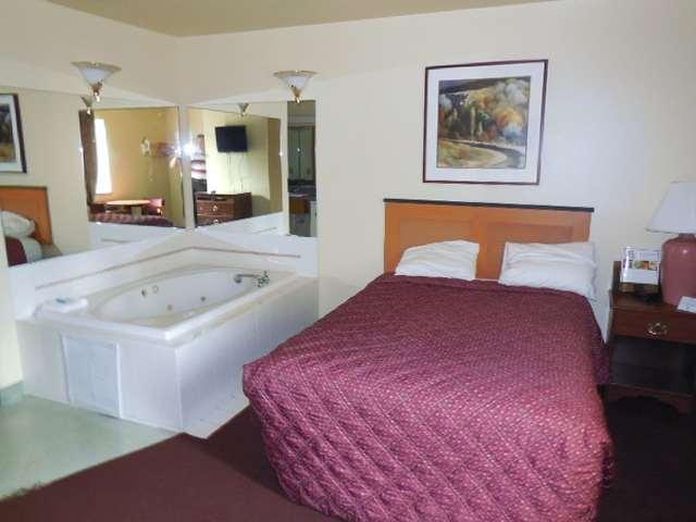 Bedroom 3, Americas Best Value Inn Shoreline Seattle N, King